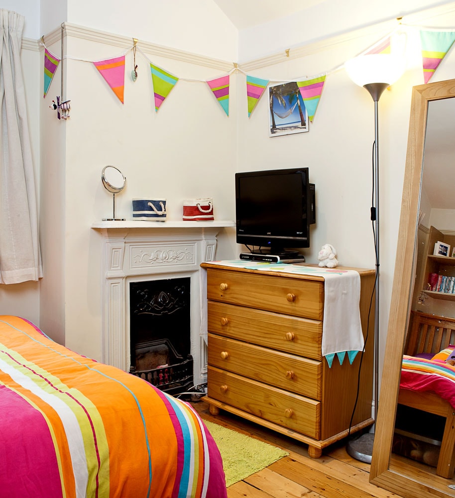homely-study-area-student-house-share-the-polygon homely-study-area-student-house-share-the-polygon